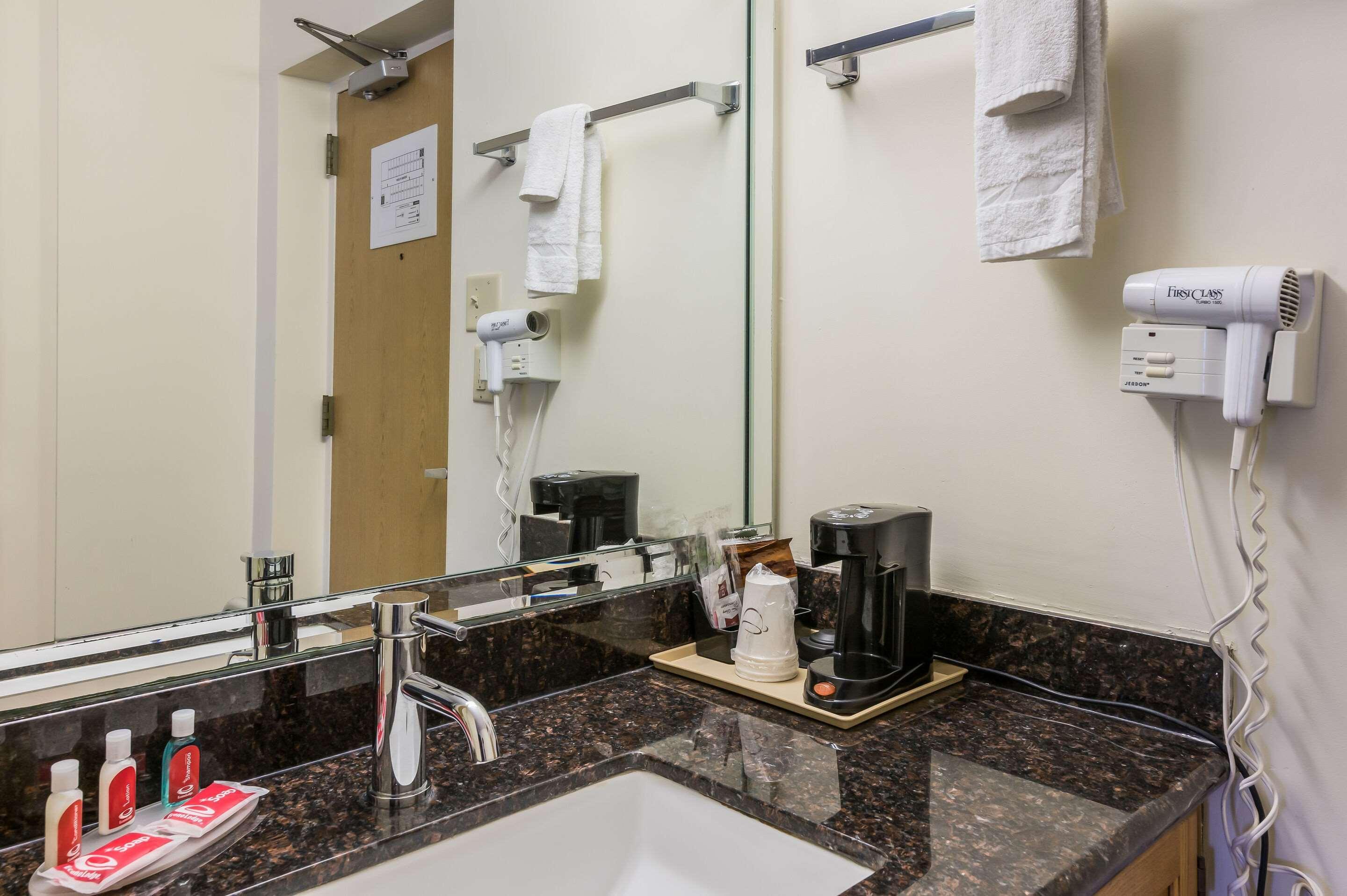 Econo Lodge Квакертаун Екстер'єр фото