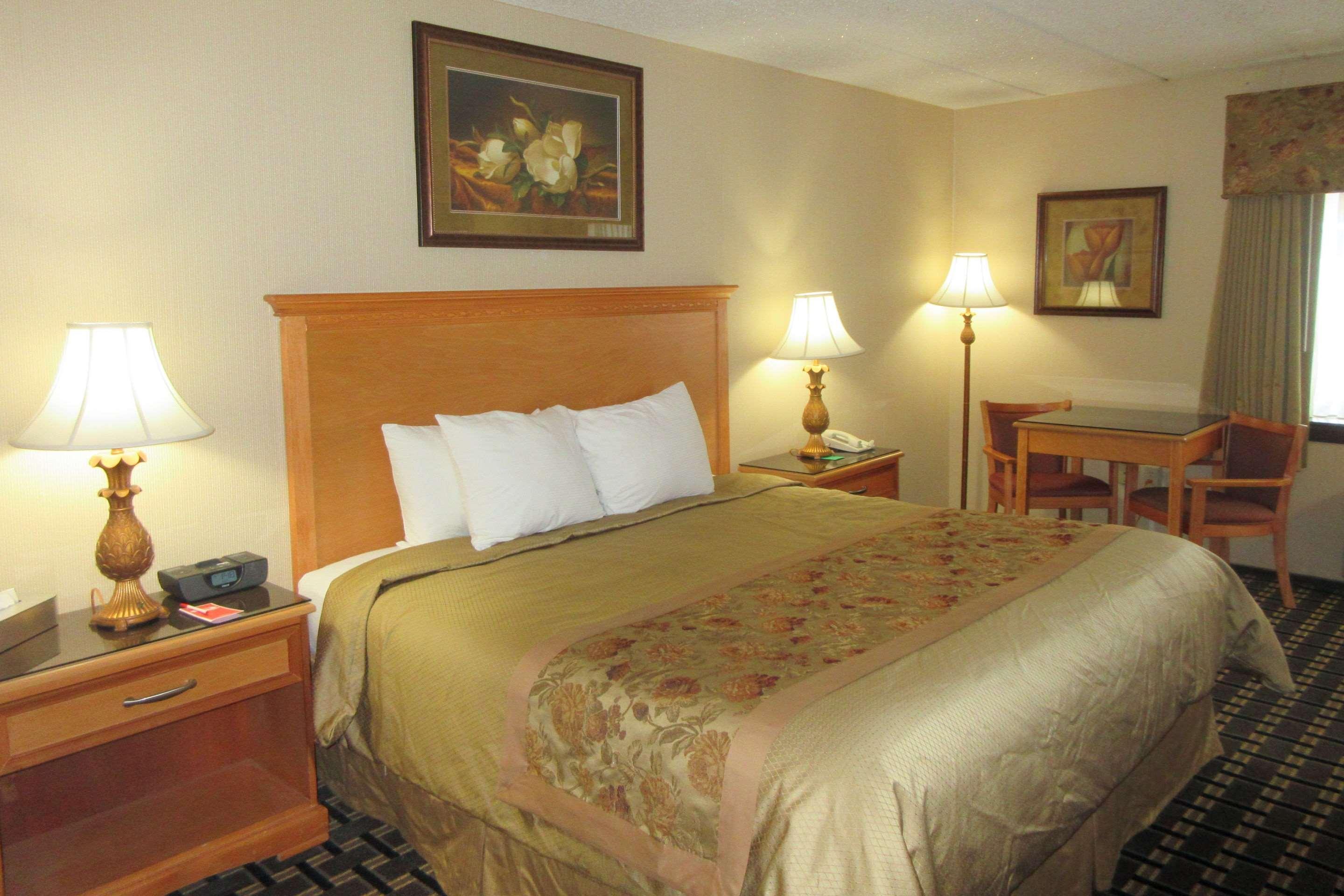 Econo Lodge Квакертаун Екстер'єр фото