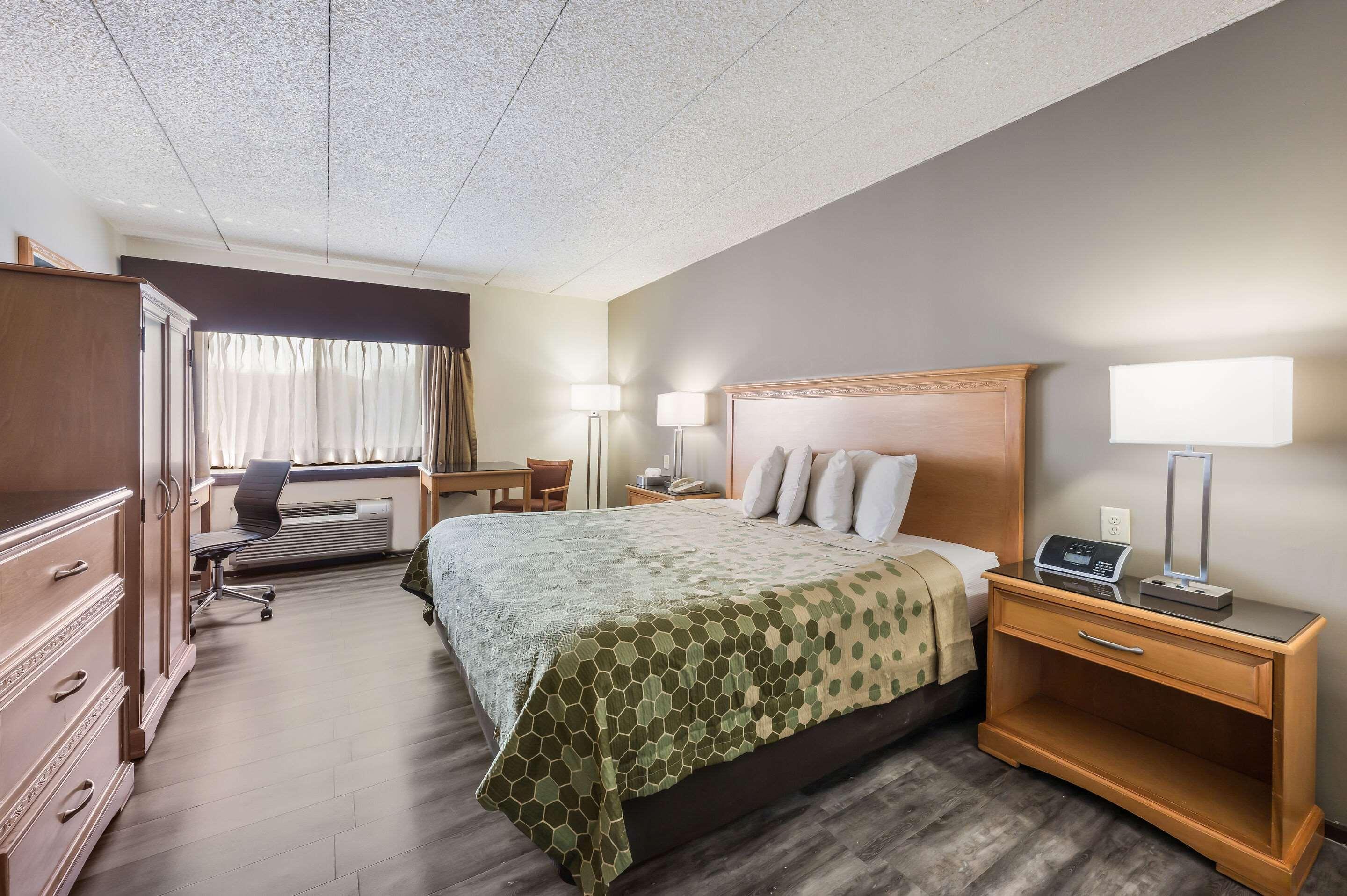Econo Lodge Квакертаун Екстер'єр фото