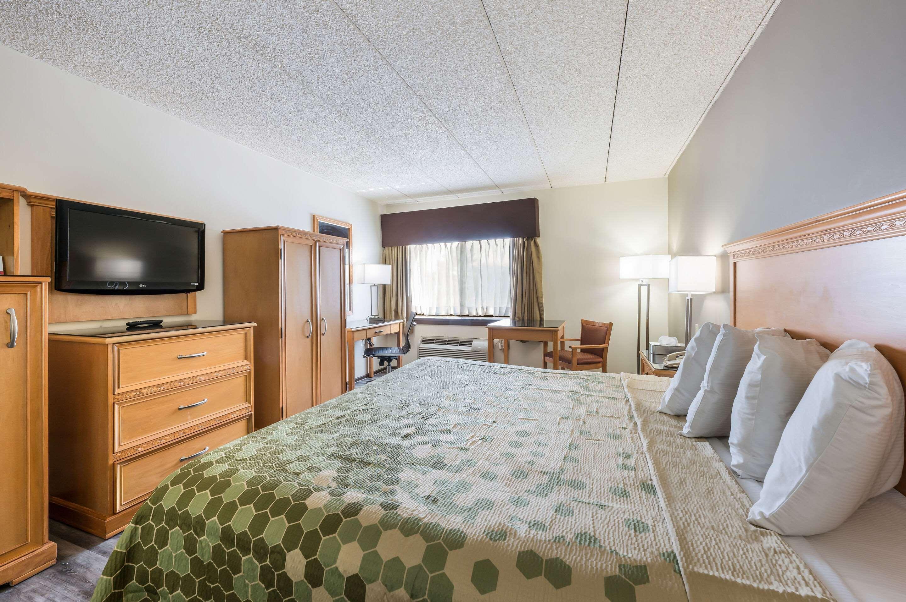 Econo Lodge Квакертаун Екстер'єр фото