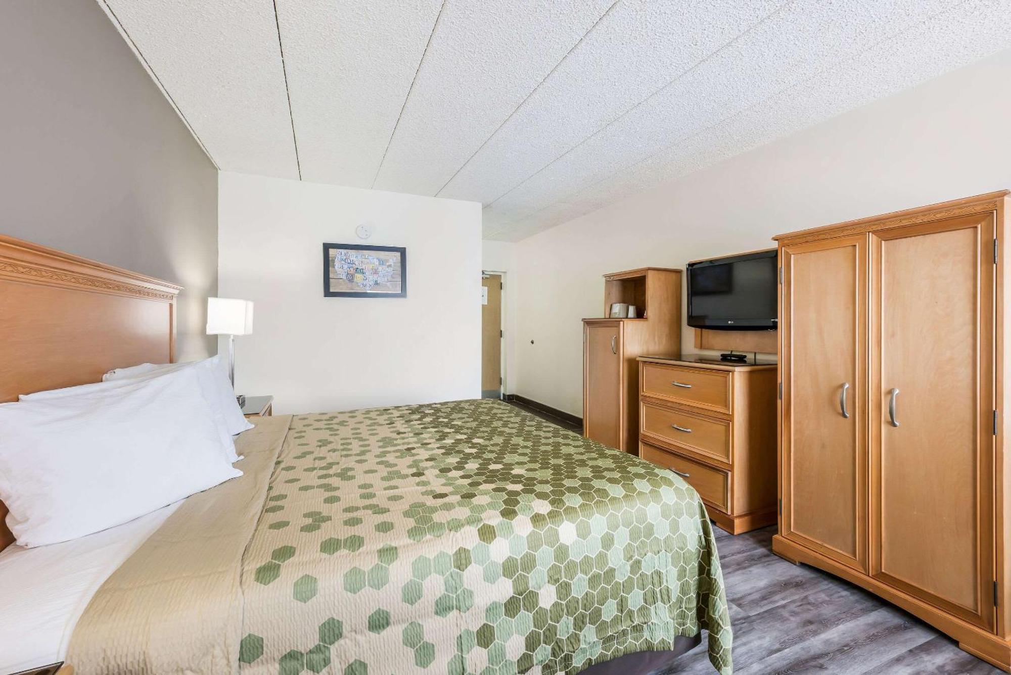 Econo Lodge Квакертаун Екстер'єр фото