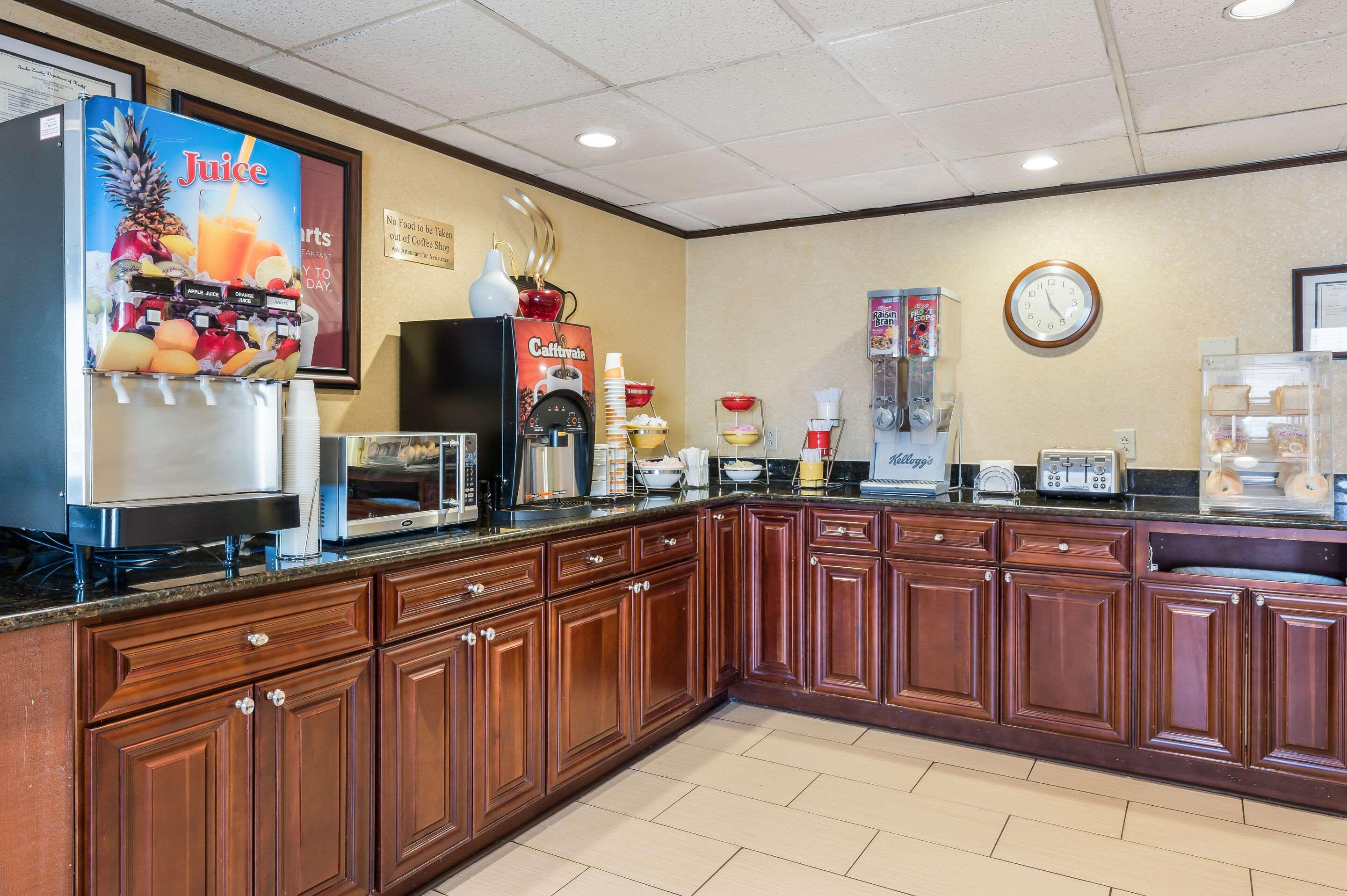 Econo Lodge Квакертаун Екстер'єр фото
