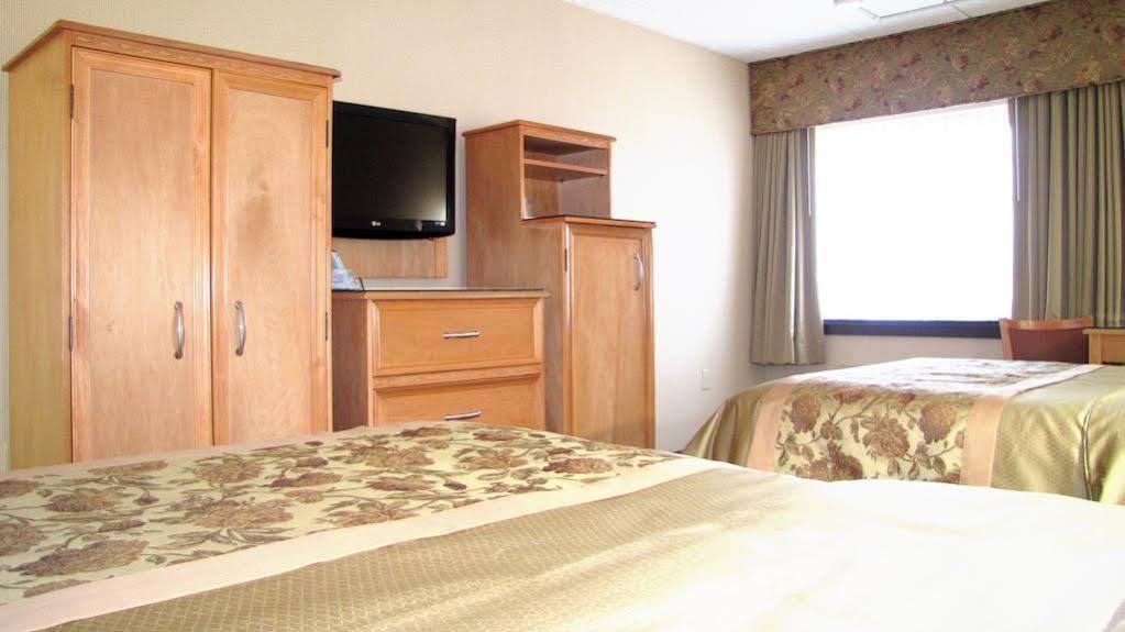 Econo Lodge Квакертаун Екстер'єр фото